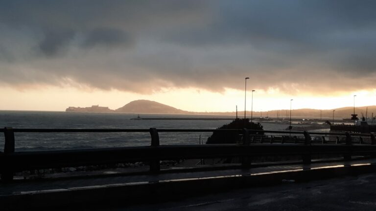 Maltempo: temporali e venti di burrasca su gran parte del Paese, mareggiate sulle coste – Allerta gialla in 13 regioni 