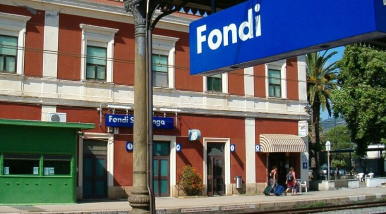 Controlli alla stazione di Fondi: scattano le procedure per il rimpatrio