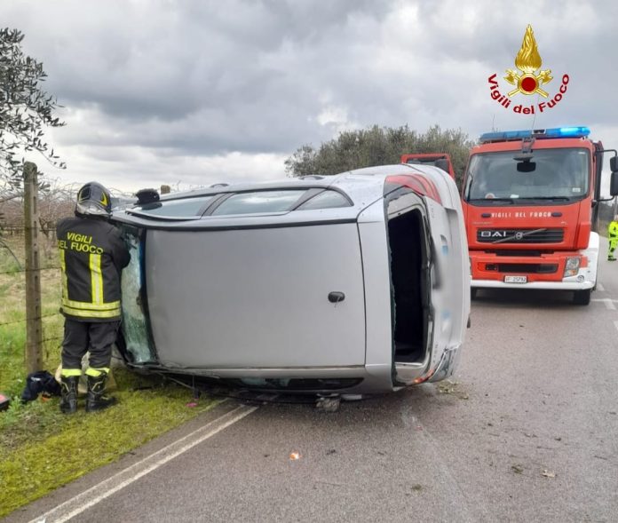 incidente stradale vigili del fuoco auto