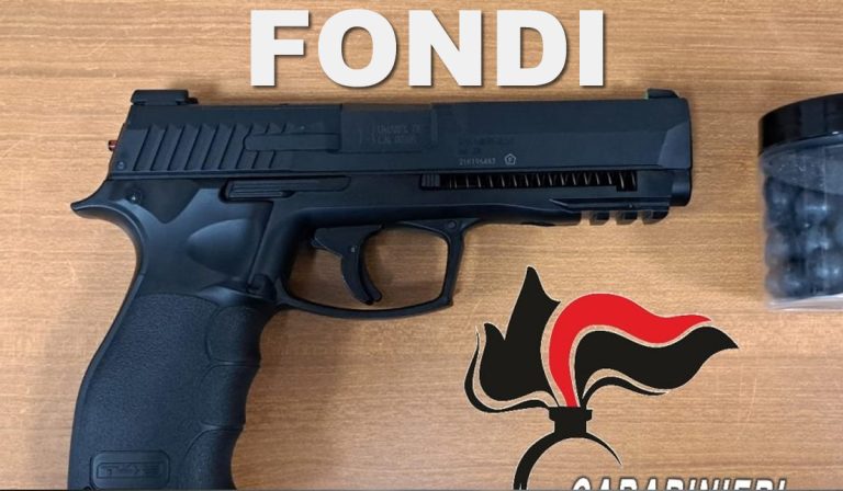Fondi – Sequestrata una pistola con matricola abrasa nascosta sul tetto