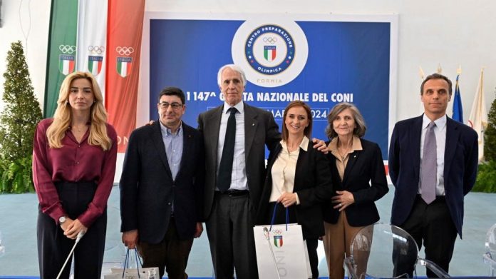 Da sinistra Silvia Salis, Gianluca Taddeo, Giovanni Malagò, Elena Palazzo, Claudia Giordani e Carlo Mornati