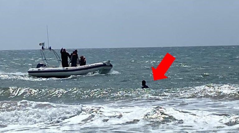 Si ribalta con il Kayak. Salvato dalla Guardia Costiera