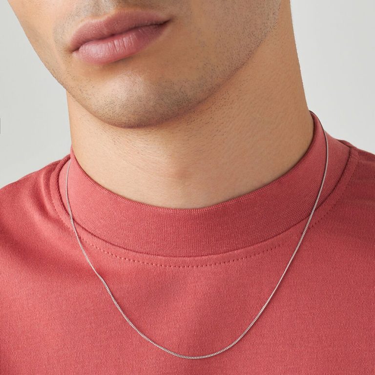 Come scegliere la collana da uomo giusta per ogni occasione