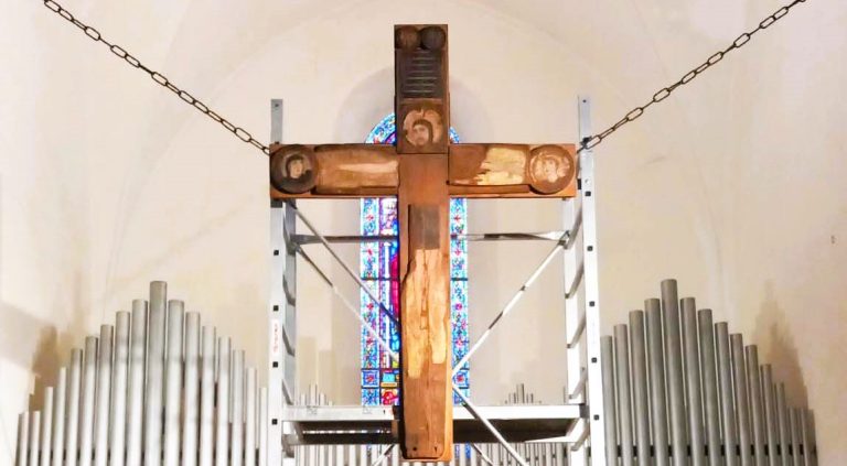 Presentato l’antico crocifisso restaurato