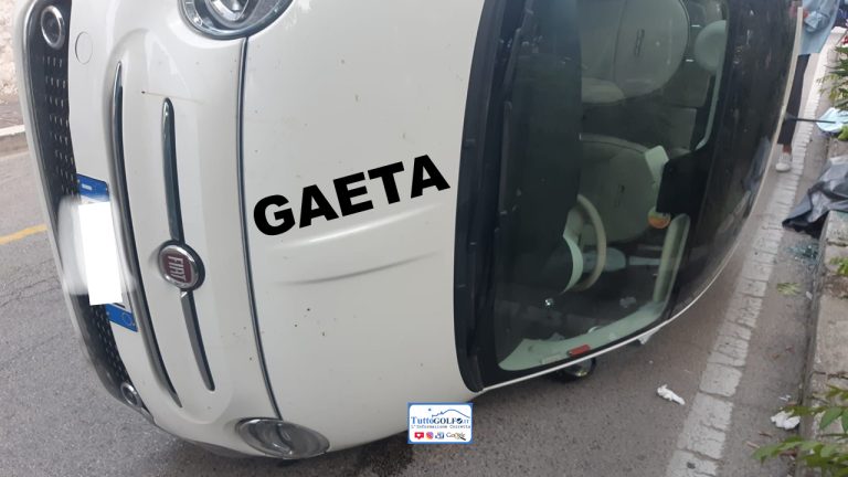 Gaeta, si ribalta con l’auto in zona Serapo. Intervengono i Vigili del Fuoco