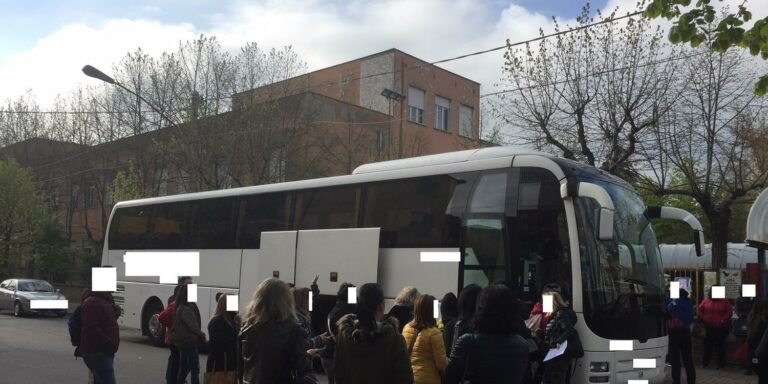 Una pattuglia della Polizia ha fermato un autobus carico di studenti liceali in Provincia di Latina
