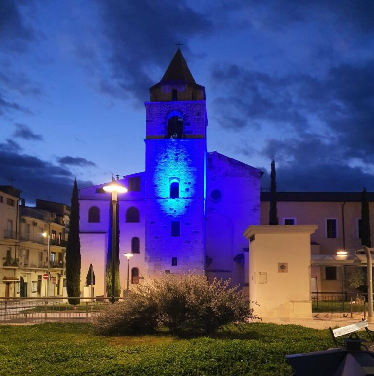 Fondi, Dislessia: monumenti illuminati di blu per sensibilizzare alla prevenzione