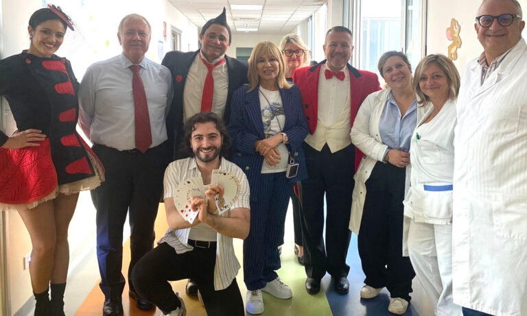 Gli artisti dell’International Circus Festival of Italy in pediatria