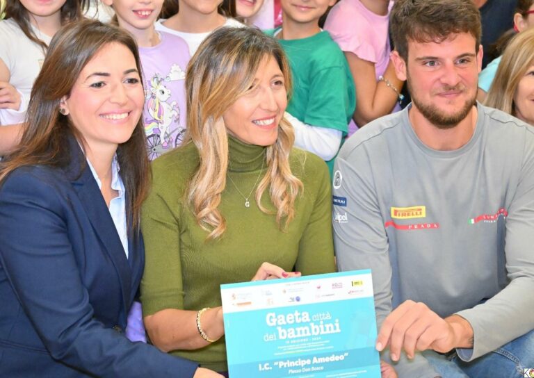 IL CENTRO ADOZIONI CELEBRA LA GIORNATA DELL’INFANZIA… CON UN OSPITE SPECIALE