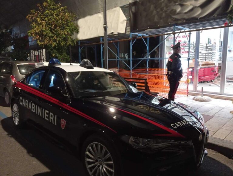 Furto all’interno di un negozio per occhiali. Indagini da parte dei Carabinieri