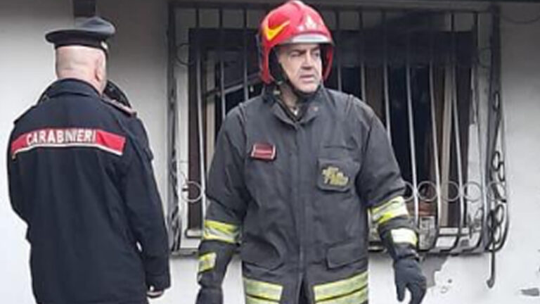 I Carabinieri intervengono per un incendio in un’abitazione. La donna portata all’ospedale mentre il suo cane è morto
