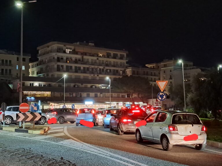 FORMIA- TRAFFICO IN TILT PER UN TAMPONAMENTO