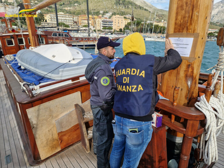 La Guardia di Finanza di Gaeta sequestra un veliero di pregio ormeggiato nel porto di Formia