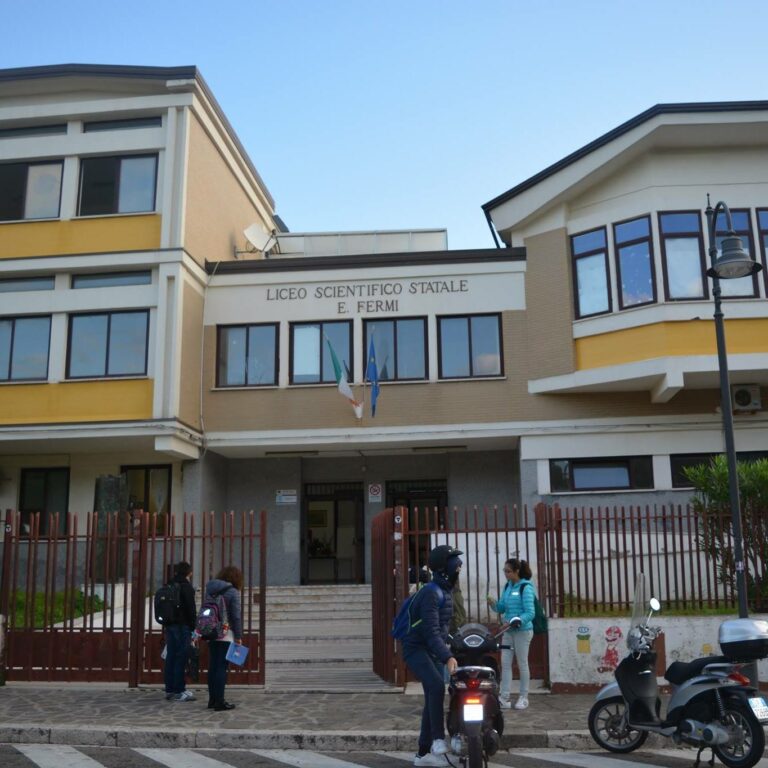 RIPRENDONO LE LEZIONI AL FERMI DI GAETA