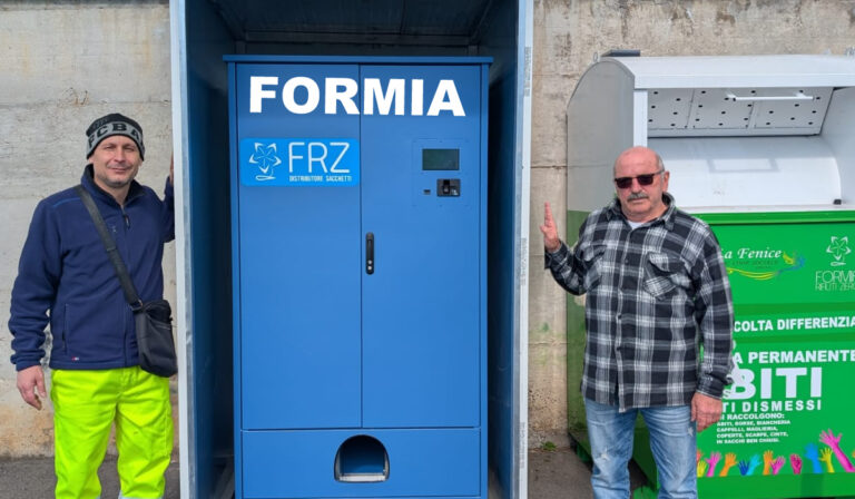 Formia: completata l’installazione delle colonnine per la distribuzione dei sacchetti di plastica e biodegradabili 