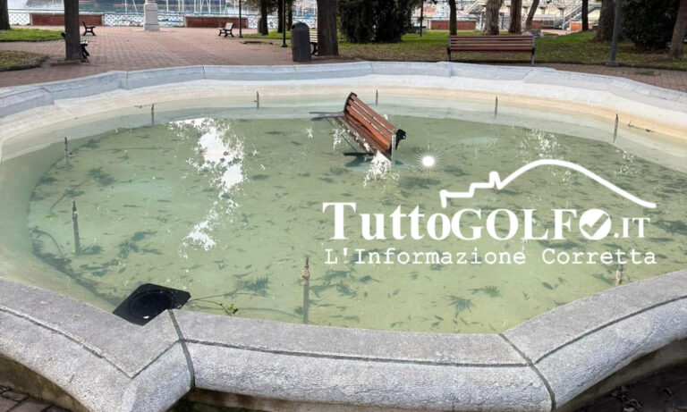 Formia, panchina divelta e gettata nella fontana. Vandali in azione nella Villa Comunale Umberto I