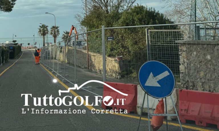 Carenza parcheggi a Gianola. Il comune riapre il parcheggio del Parco De Curtis