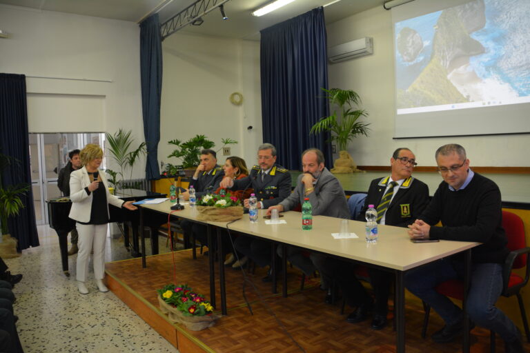 Conferenza contro il bullismo e cyberbullismo alla Mattej di Formia