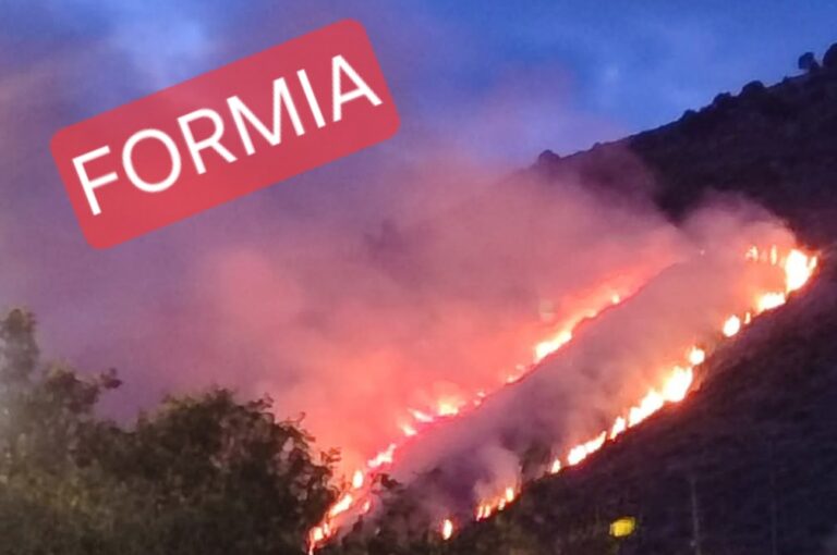 Brucia la collina di Formia. Piromani in azione