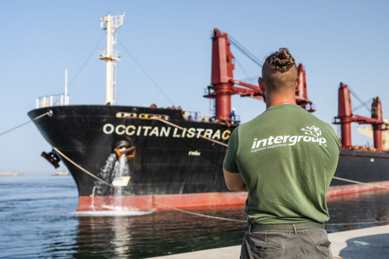 Grande sbarco di pellet in Italia: Intergroup coordina operazione logistica su tre porti