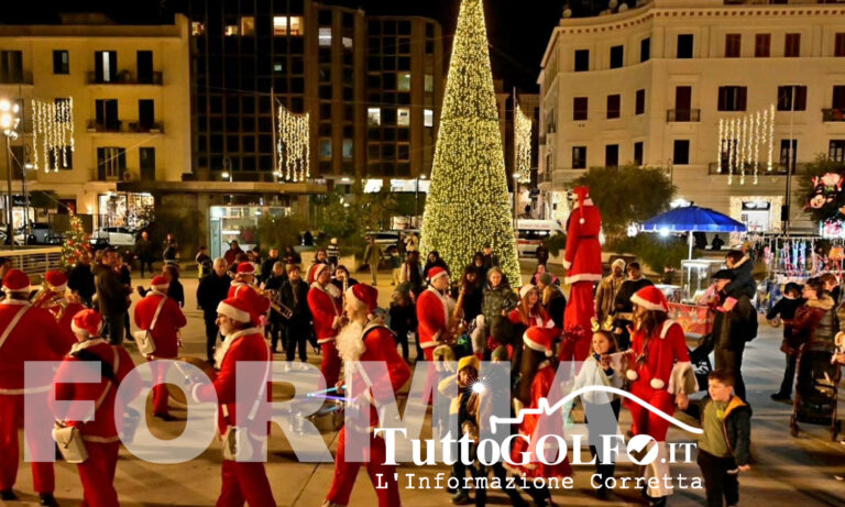 A Formia il Natale entra nel vivo, la trasformazione in Piazza Aldo Moro